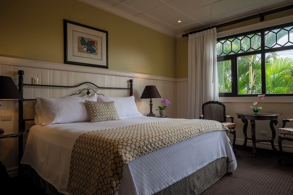 DELUXE, KING BED