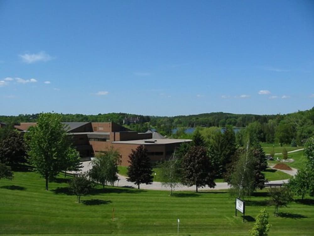 Residence & Conference Centre - King City 23/27