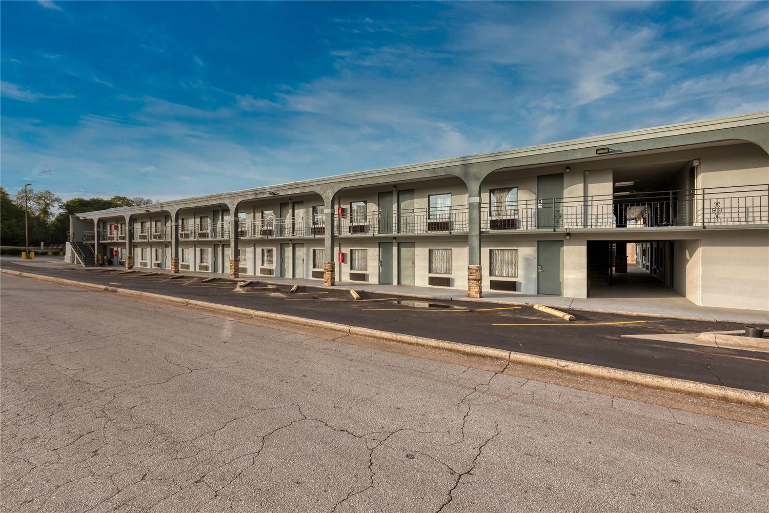 Clarion Pointe Decatur River City 38/41