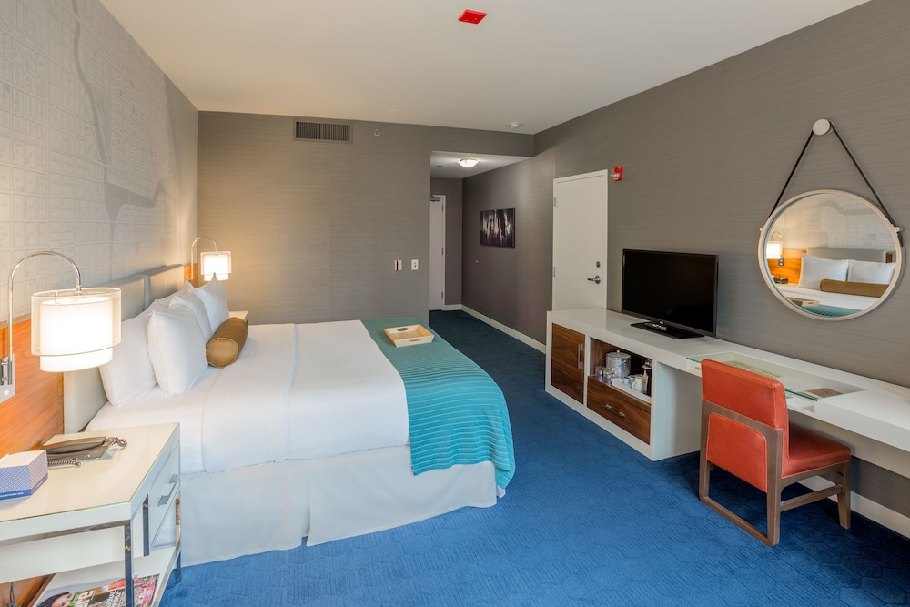 DELUXE, KING BED, CITY VIEW