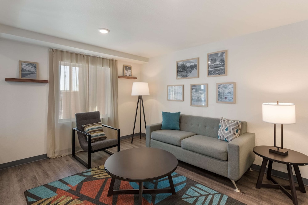 WoodSpring Suites Dayton North 30/42