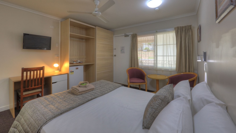 ATHERTON HINTERLAND MOTEL 14/40