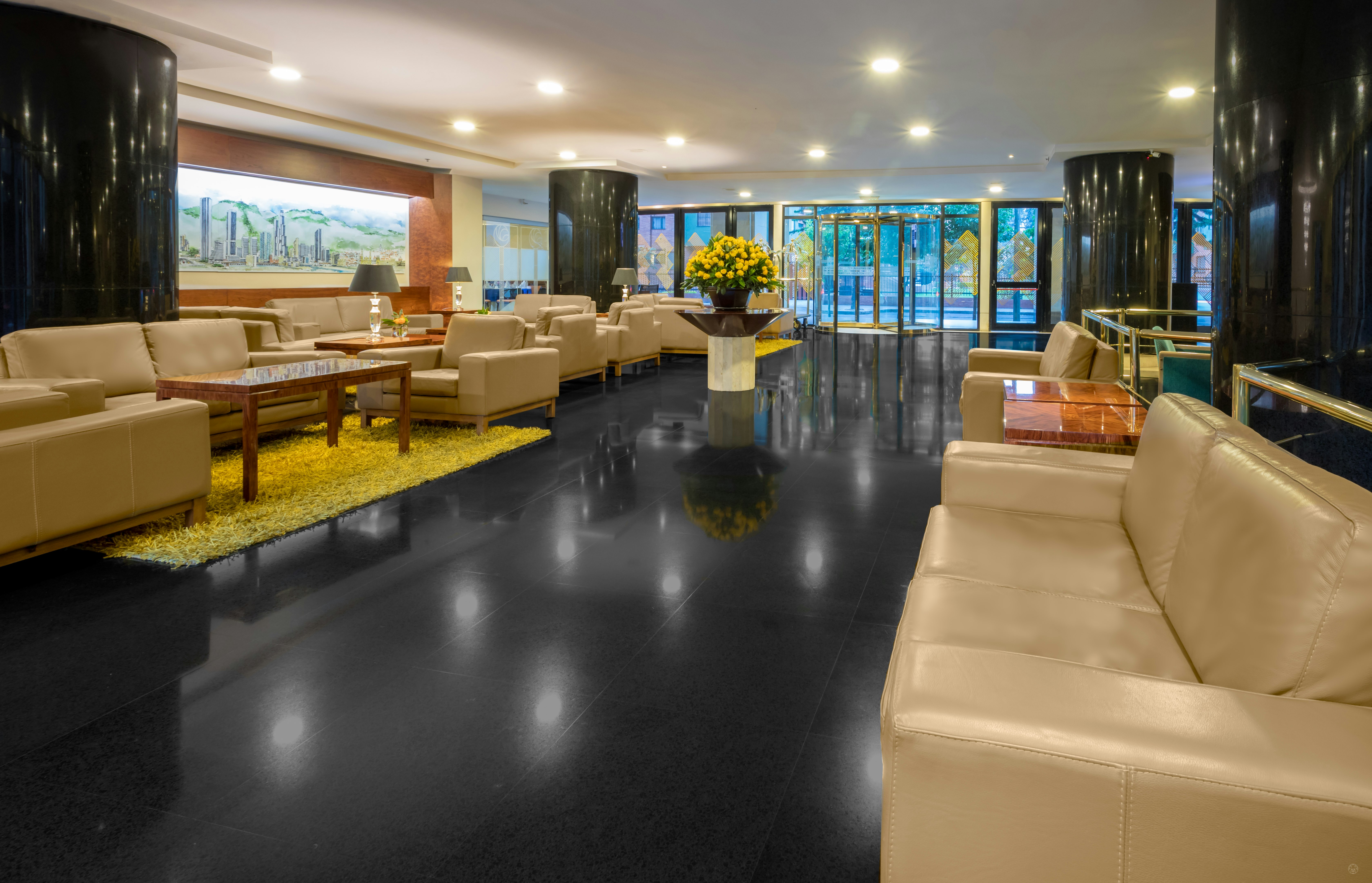 Ghl Capital Hotel 33/42
