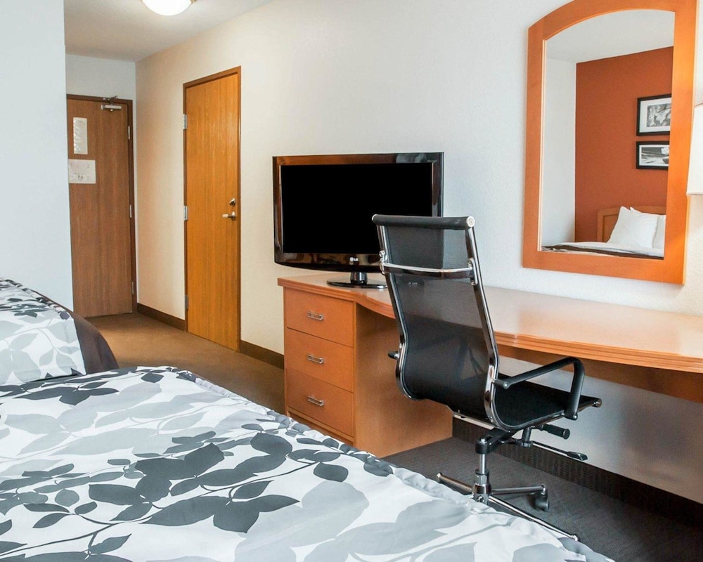 Sleep Inn Suites Lake of the Ozarks 49/52