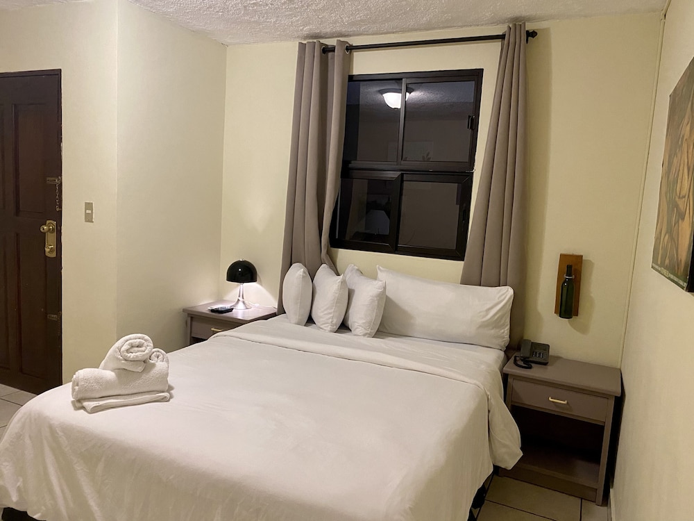 Morrison Hotel San Salvador 5/49