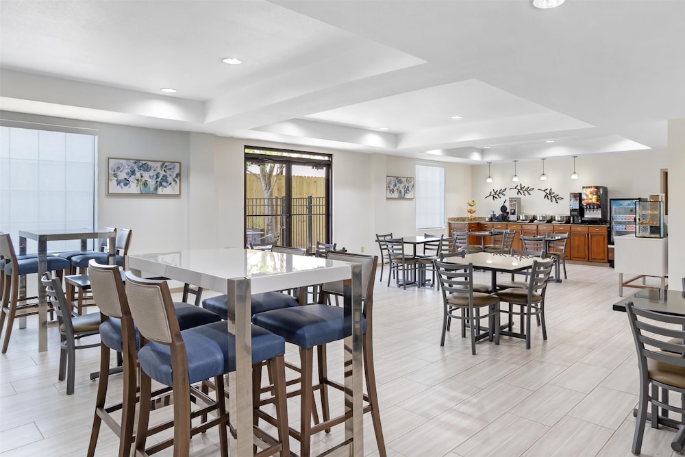 Best Western Plus Executive Hotel Suites 28/50
