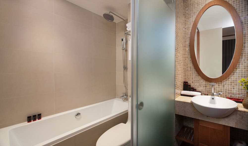 MK Premier Boutique Hotel 63/65