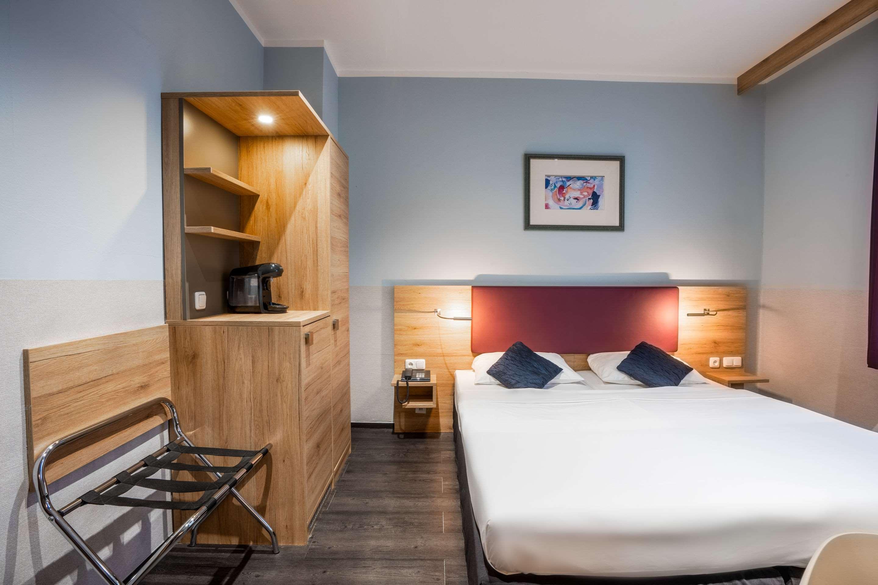 UPGRADE, TWIN BEDS