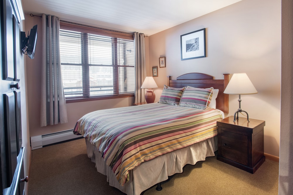 Zephyr Mountain Lodge 30/50
