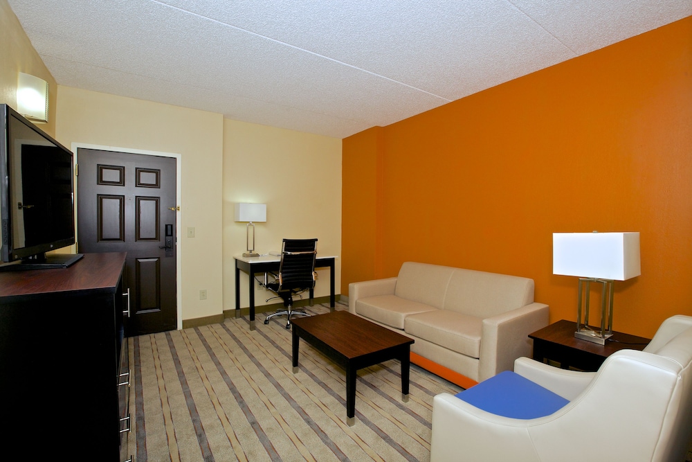 Holiday Inn Express And Suites Duluth Mall Area 46/69