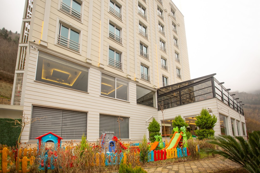 Jolnar Garden Hotel 35/50