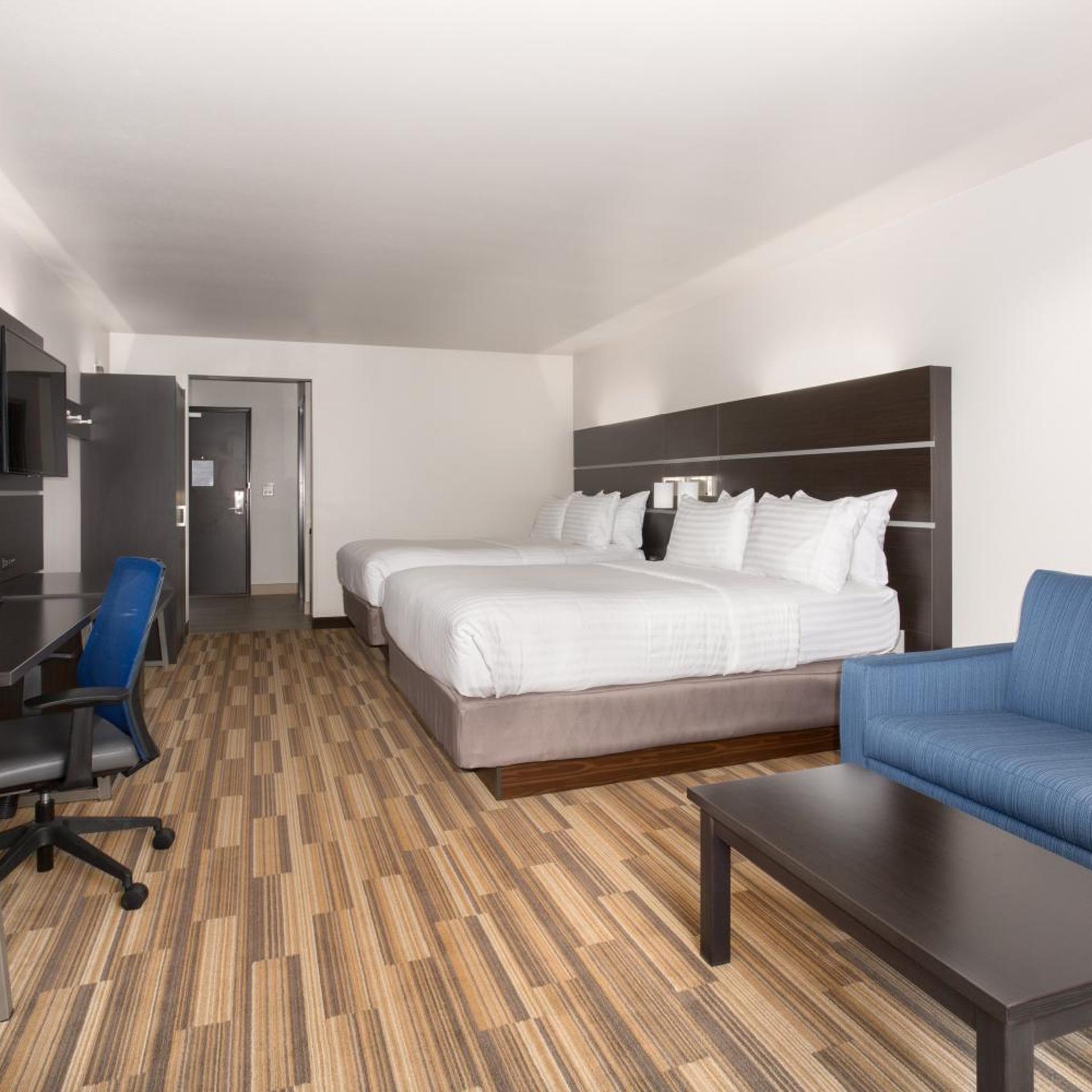 غرفة قياسية بسريرين كوين بحوض استحمام لذوي الإعاقة، HOLIDAY INN EXPRESS & SUITES RAPID CITY - RUSHMORE SOUTH 2/6