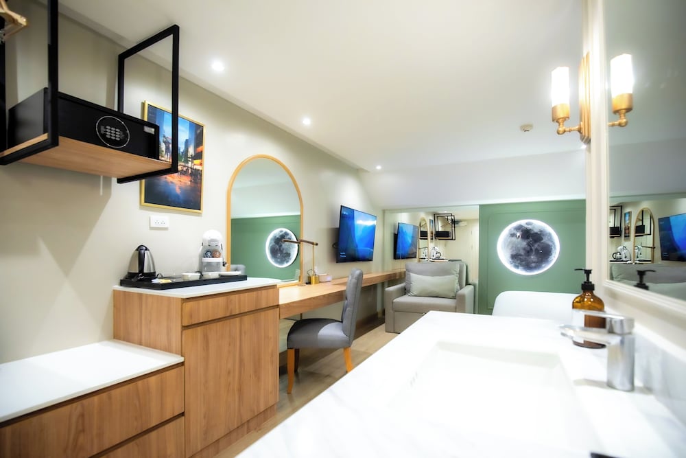 THEE BANGKOK HOTEL 57/65