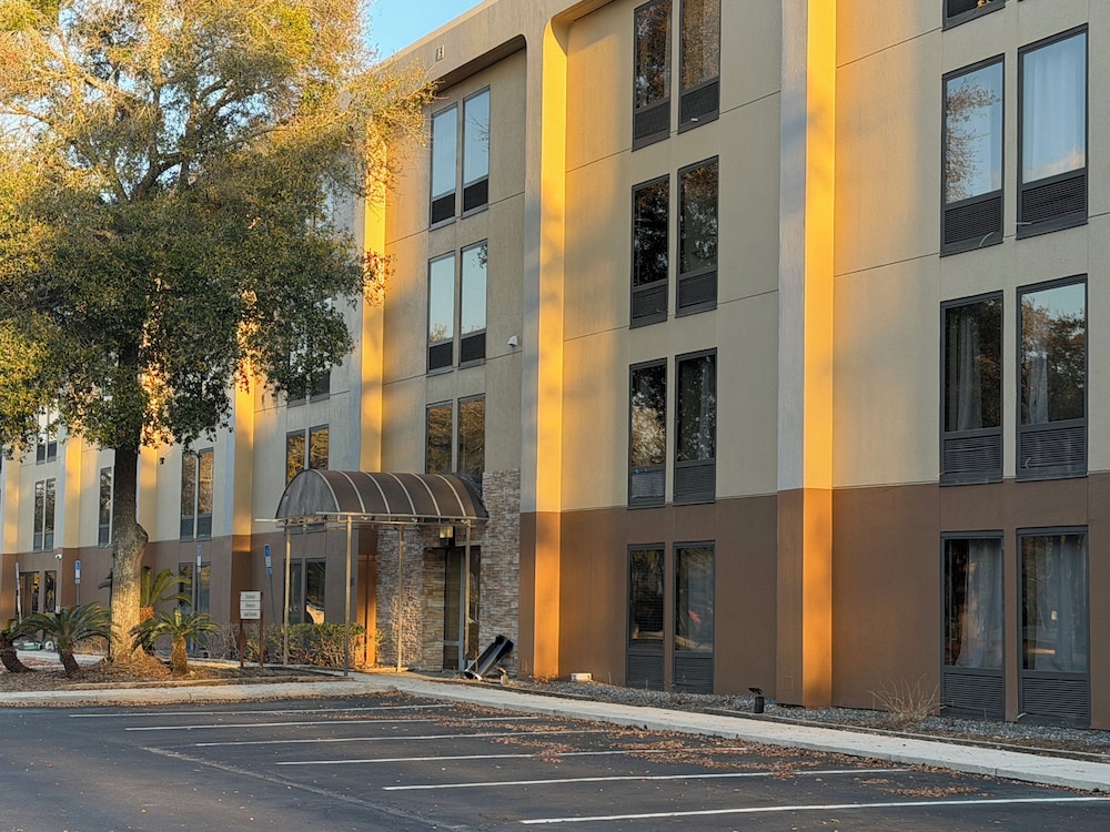 Wingate by Wyndham Jacksonville FL 48/57