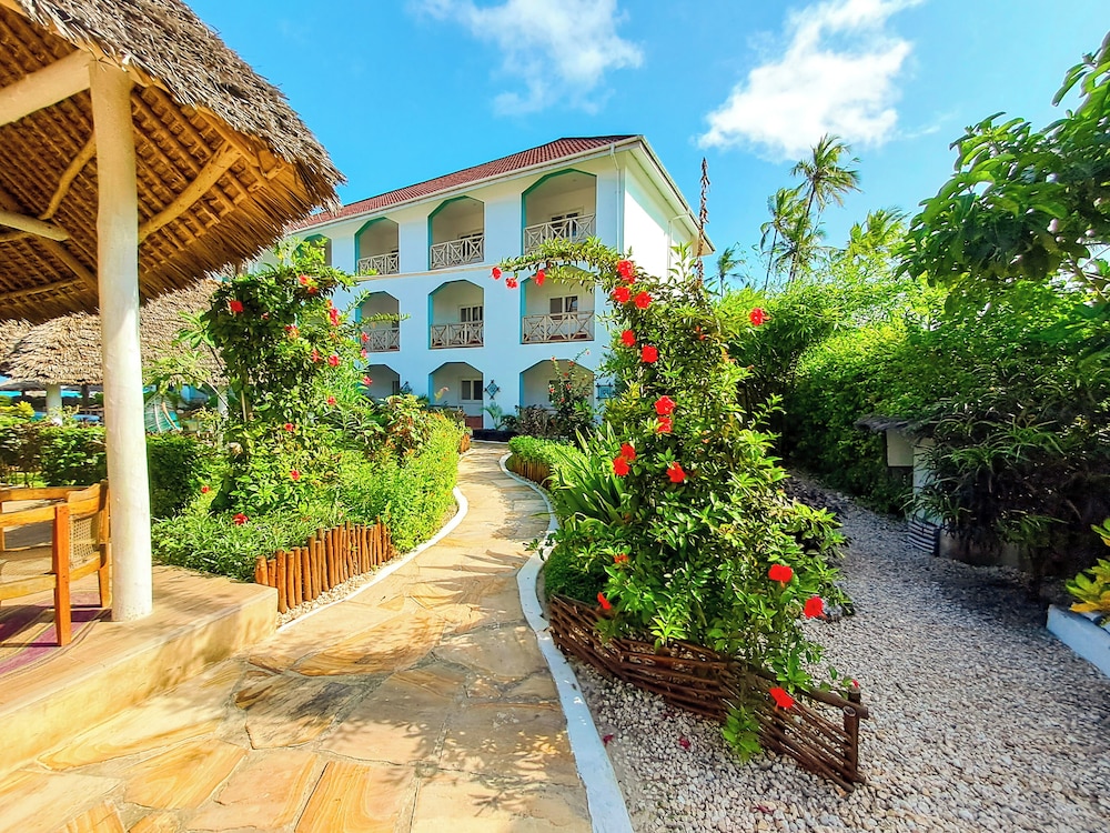 AHG Sun Bay Mlilile Beach Hotel 66/75