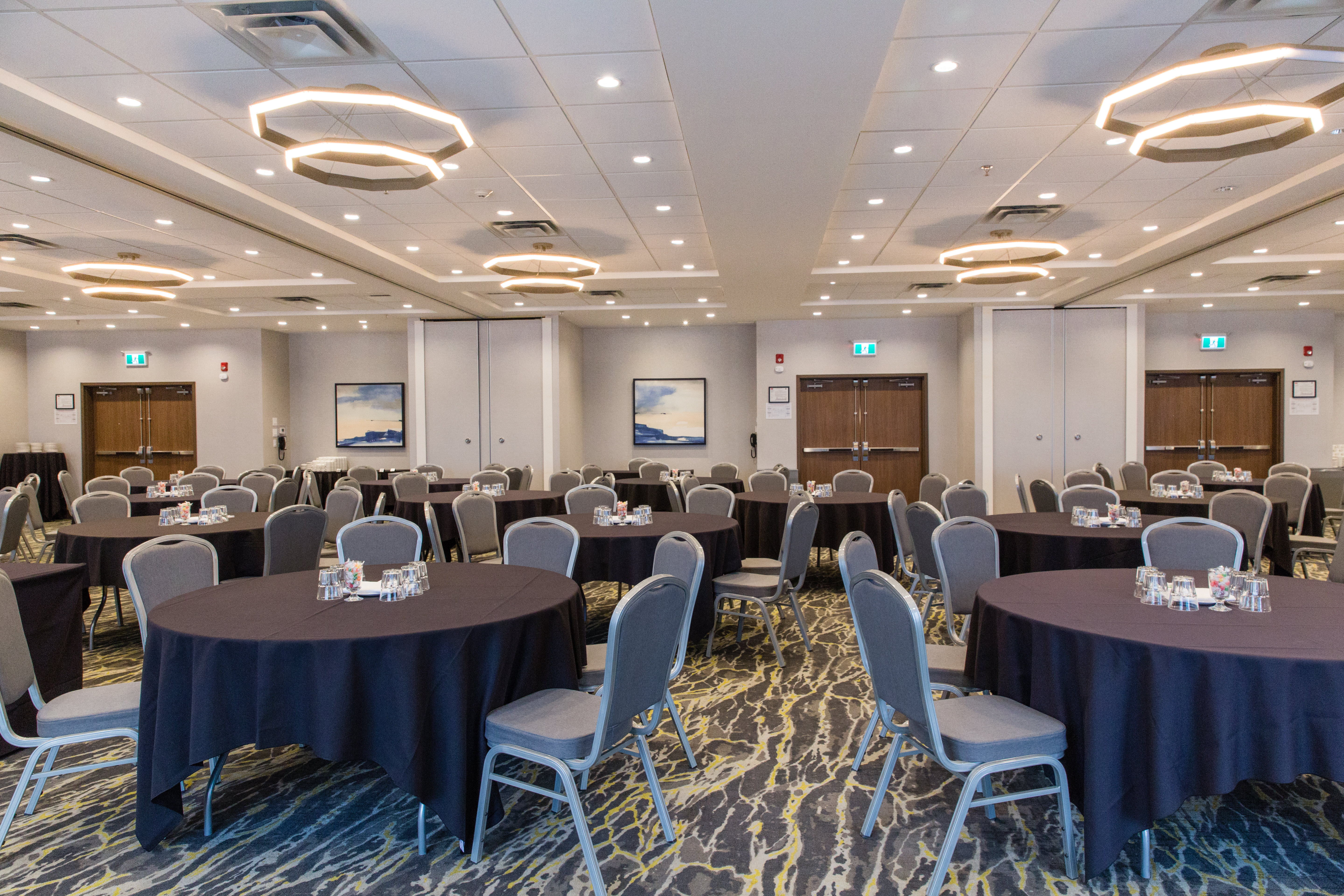 Holiday Inn Hotel Suites Calgary South Conference Ctr 66/73