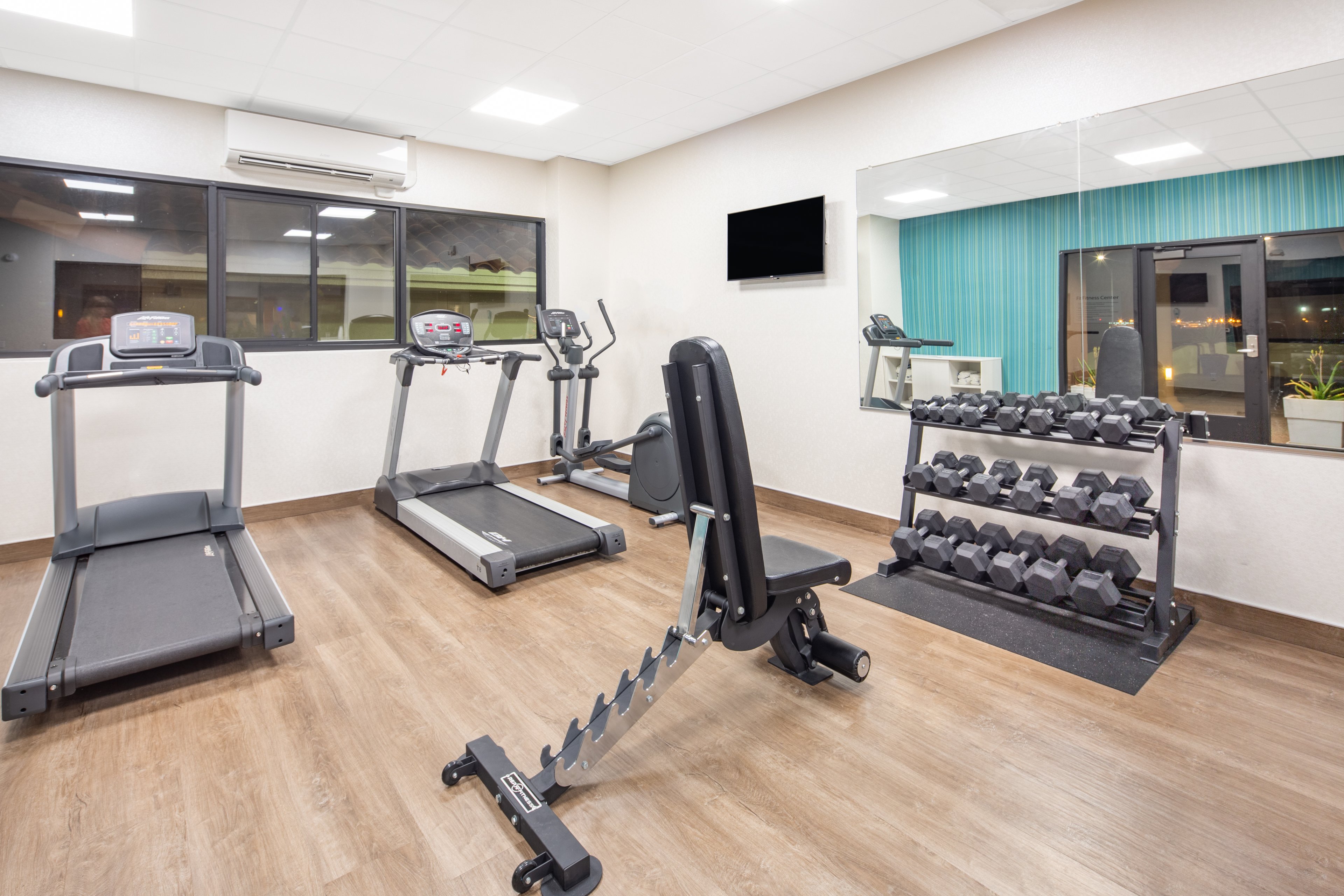 Holiday Inn Express San Diego Airport Old Town 17/25