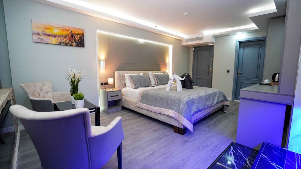 Cevheri S Hotel 18/53
