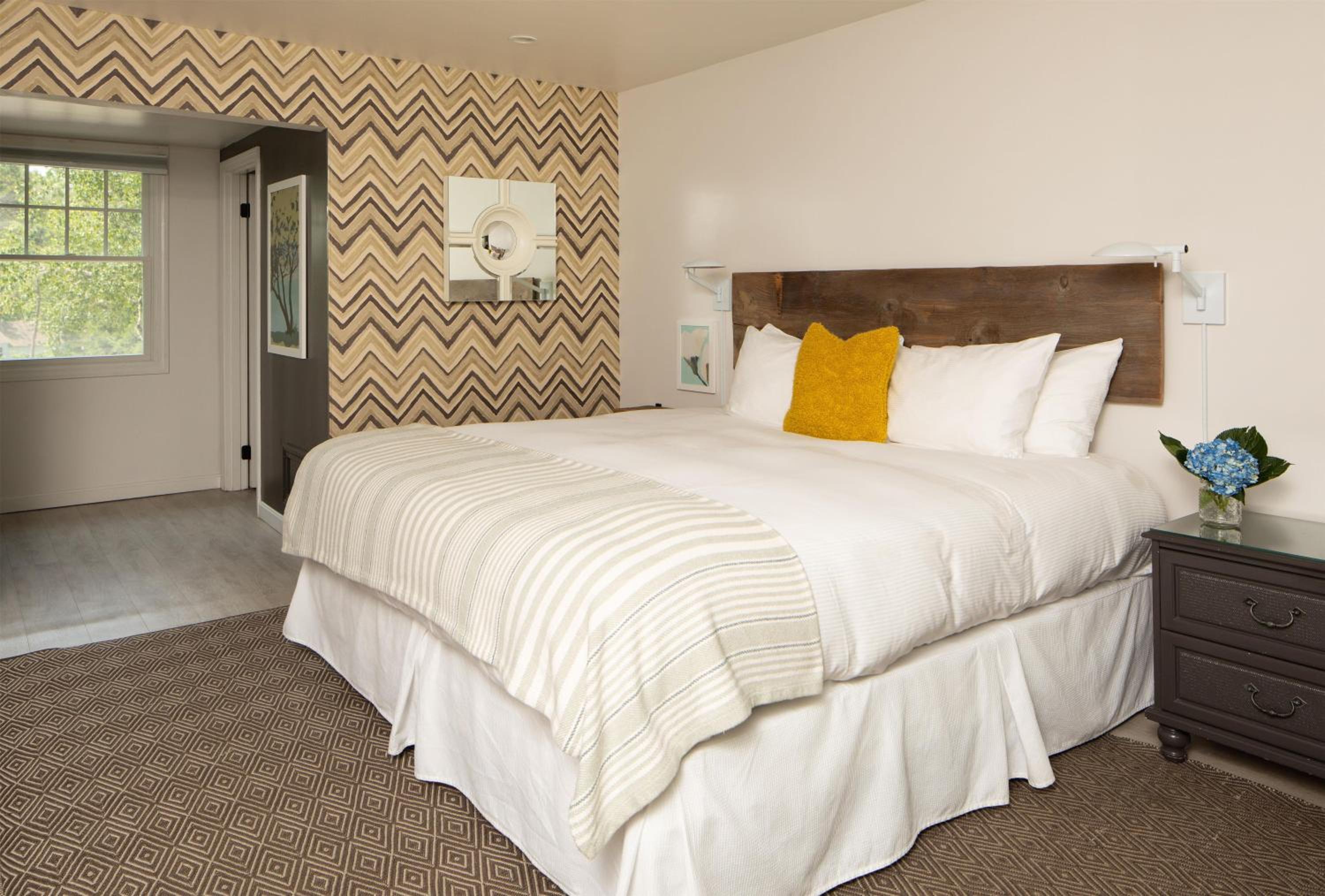 Cove, King Bed