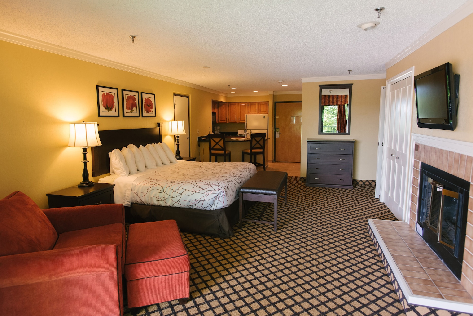 Studio, King Bed, Lake View, Parlor