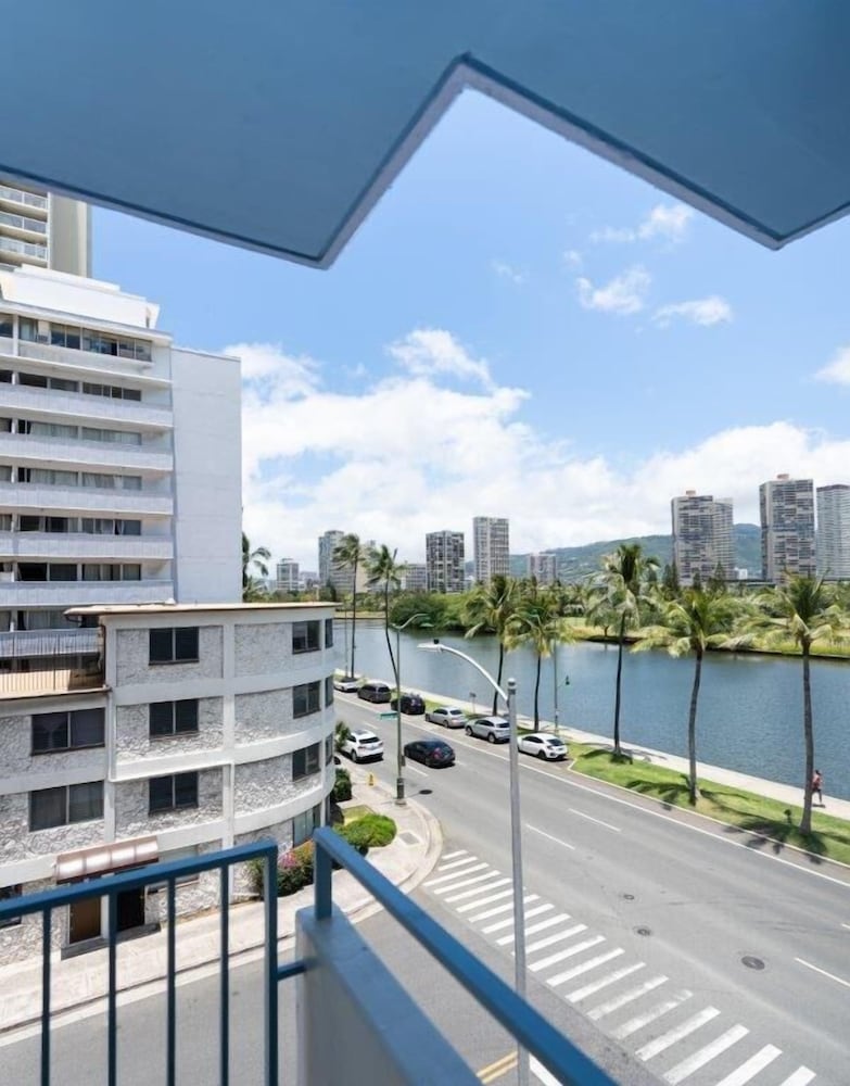 Holiday Surf Hotel 32/43