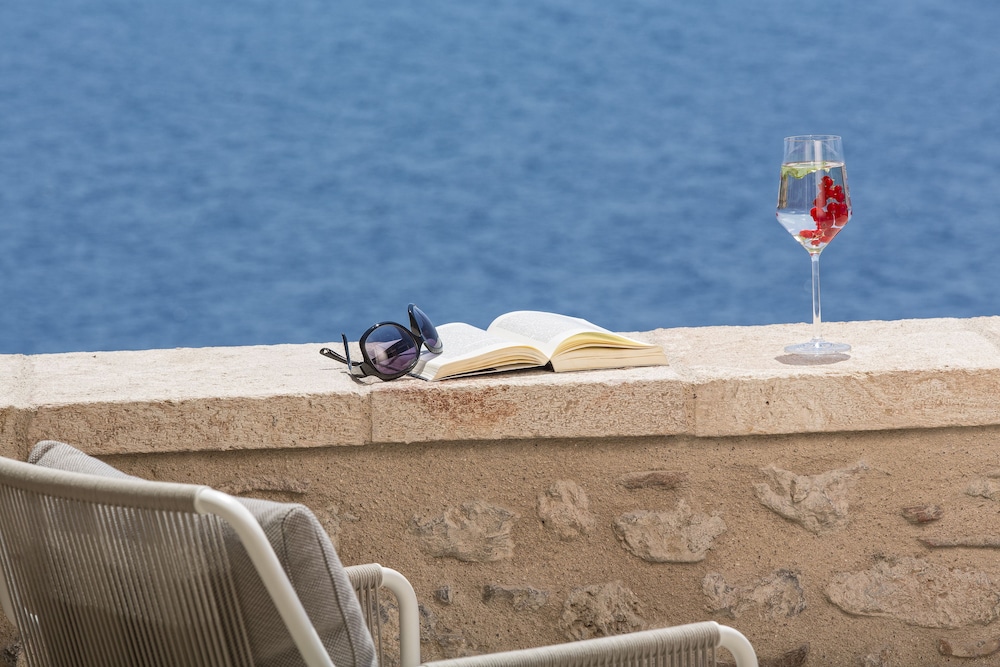 Moni Emvasis Luxury Suites 38/70