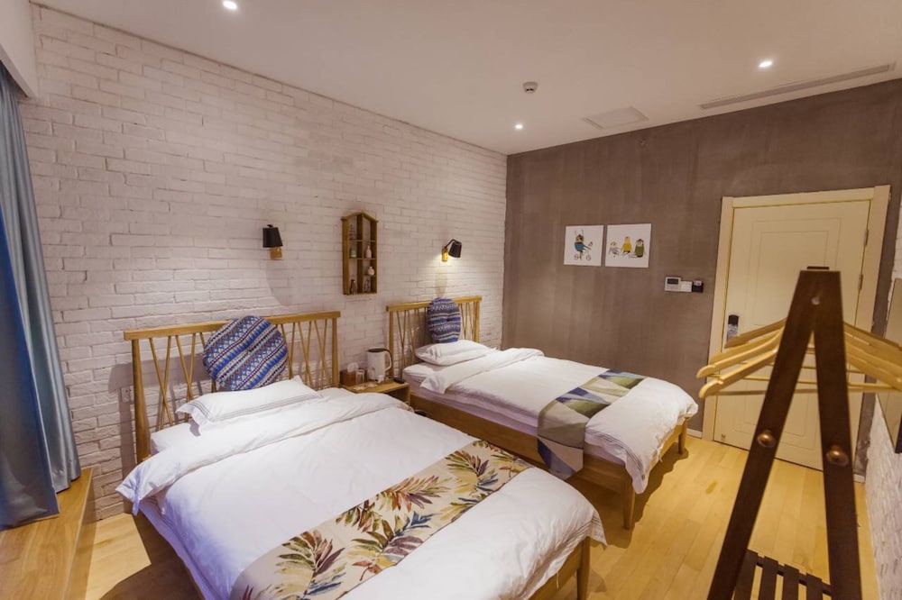 J Trip Youth Hostel 13/37