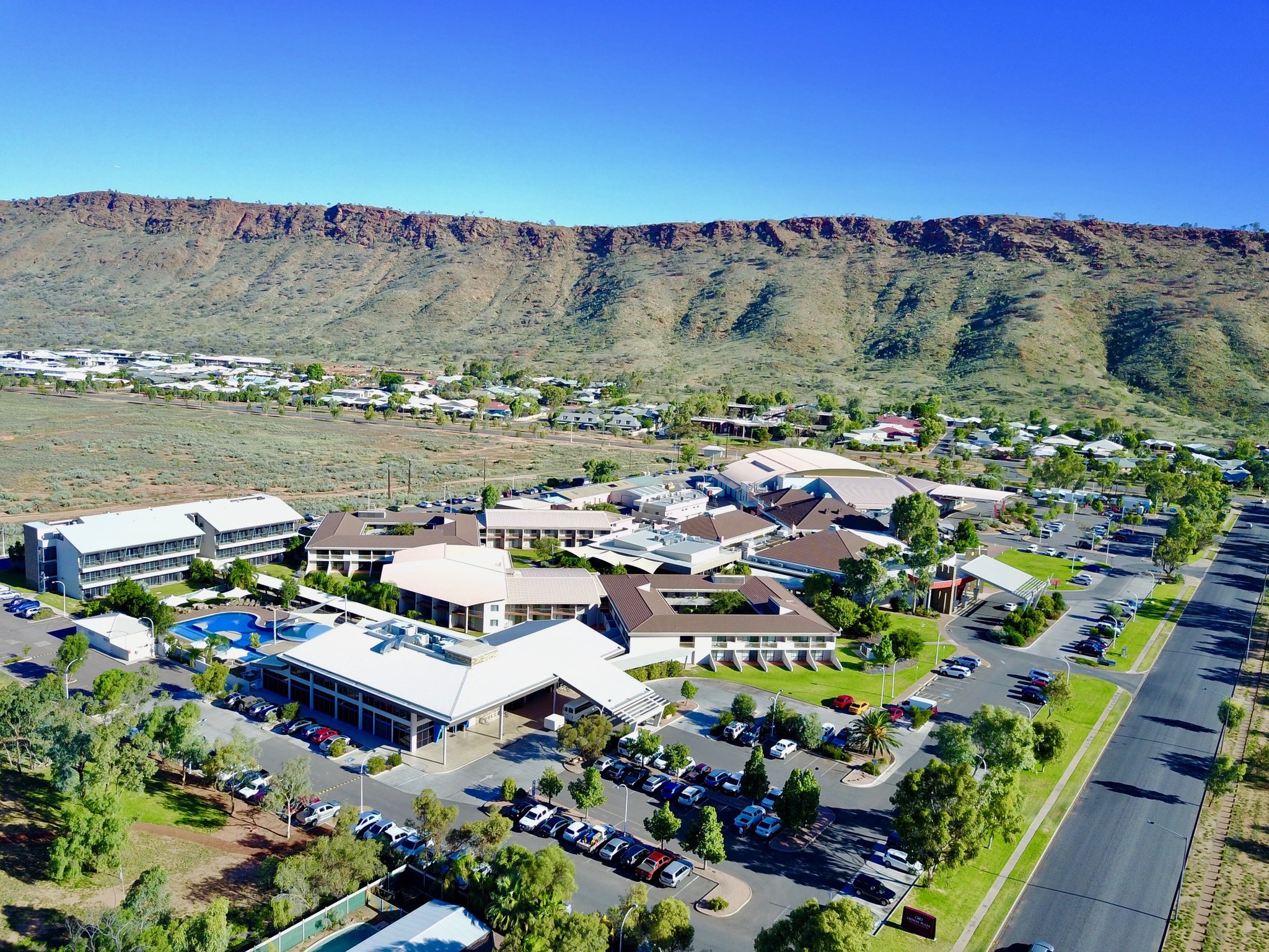 Crowne Plaza Alice Springs Lasseters 56/57