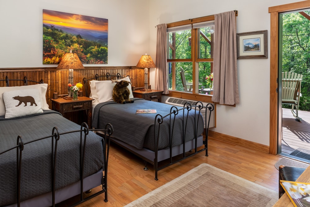 MOUNTAIN, PRIVATE BATHROOM
