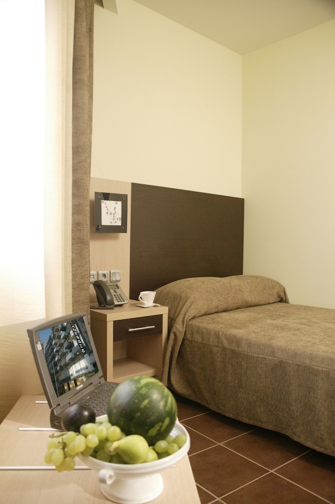 Anessis Hotel 24/30