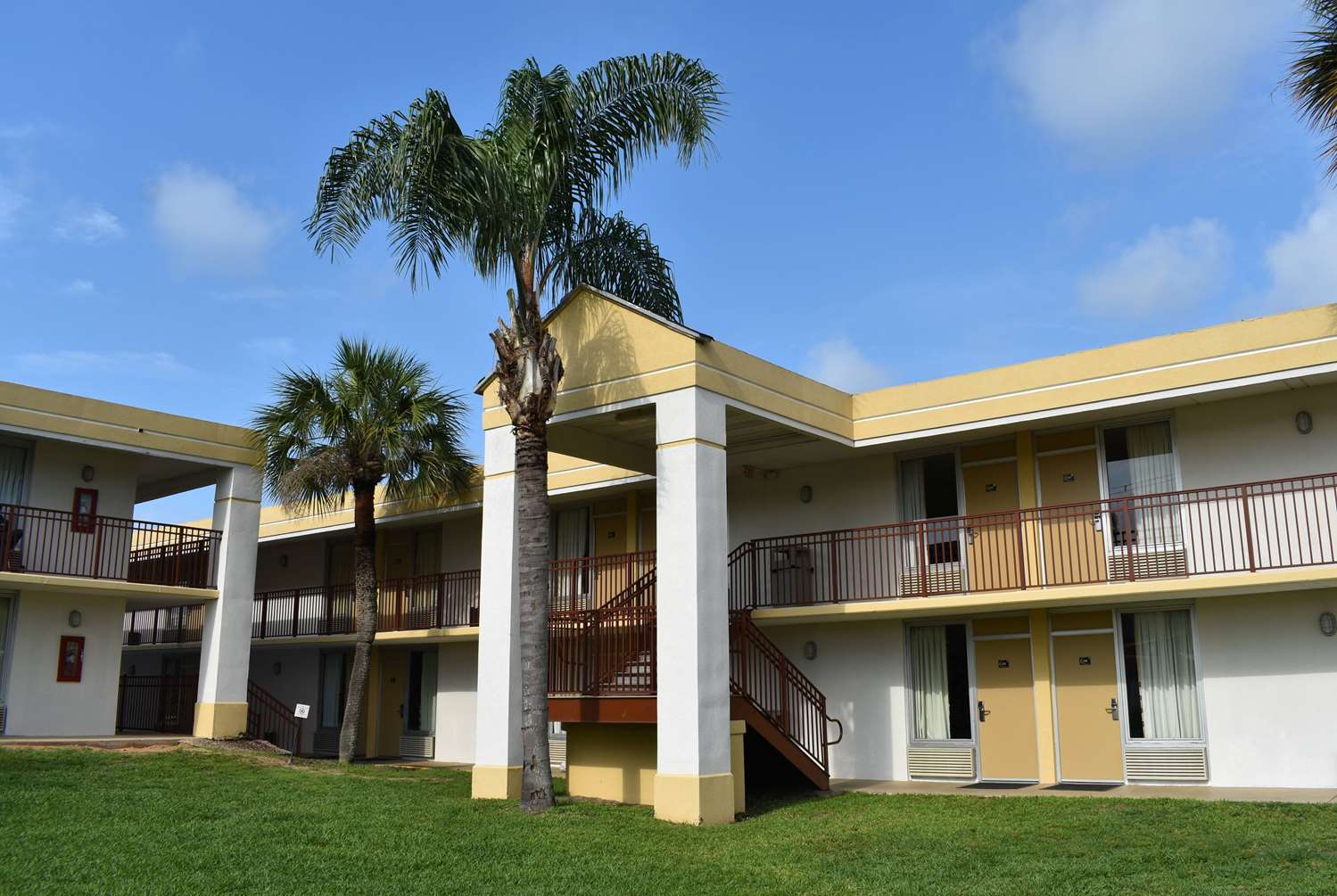 Super 8 by Wyndham Ocala I-75 50/56