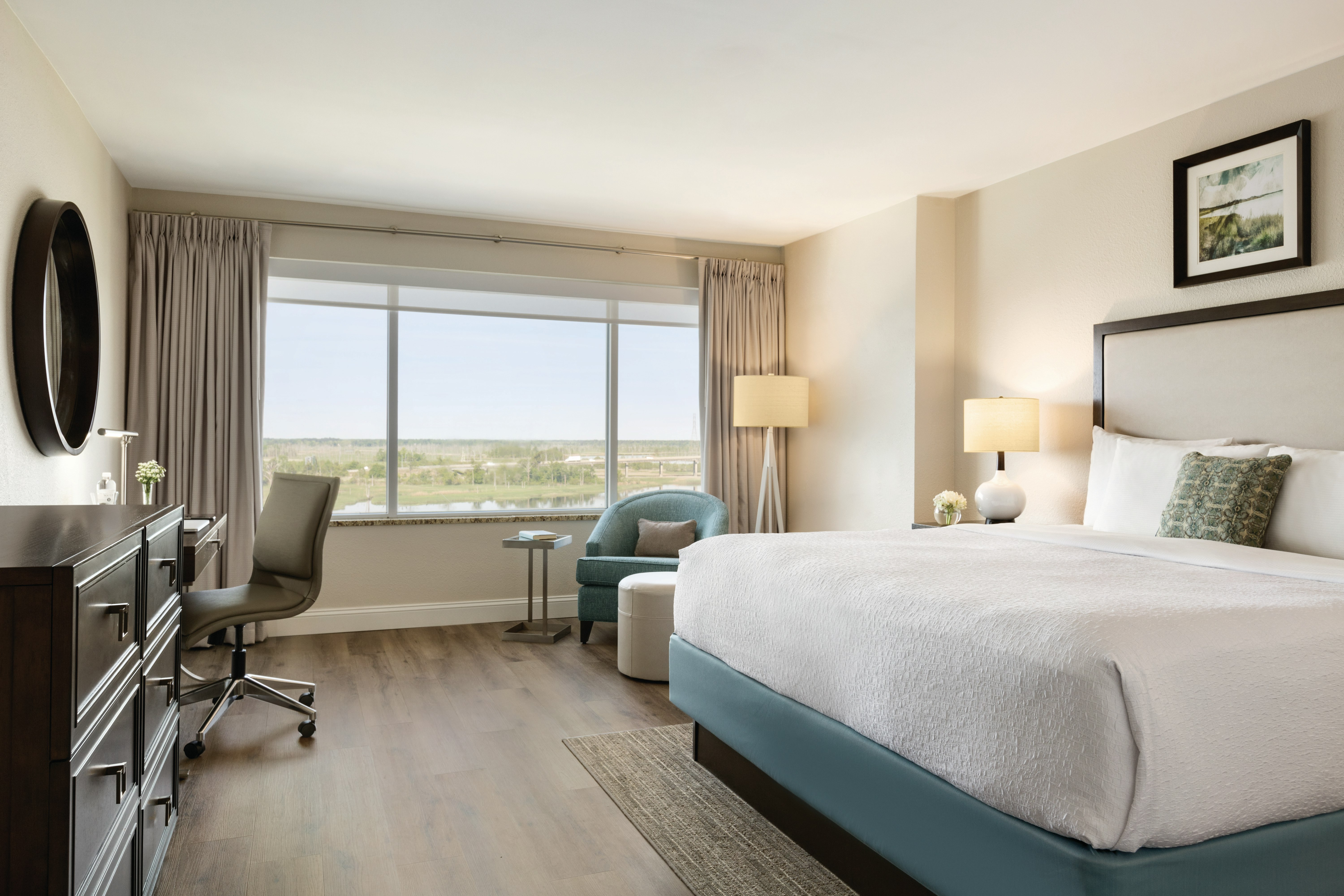 ROOM, KING BED, RIVER VIEW