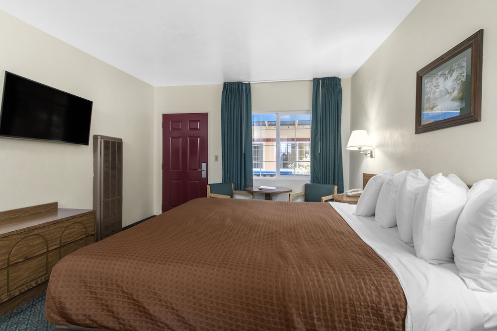 Town House Motel - Historic Old Town Eureka 28/37