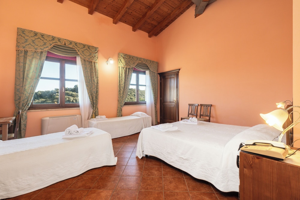 Family, 1 Double and 3 Single Beds, Hill View