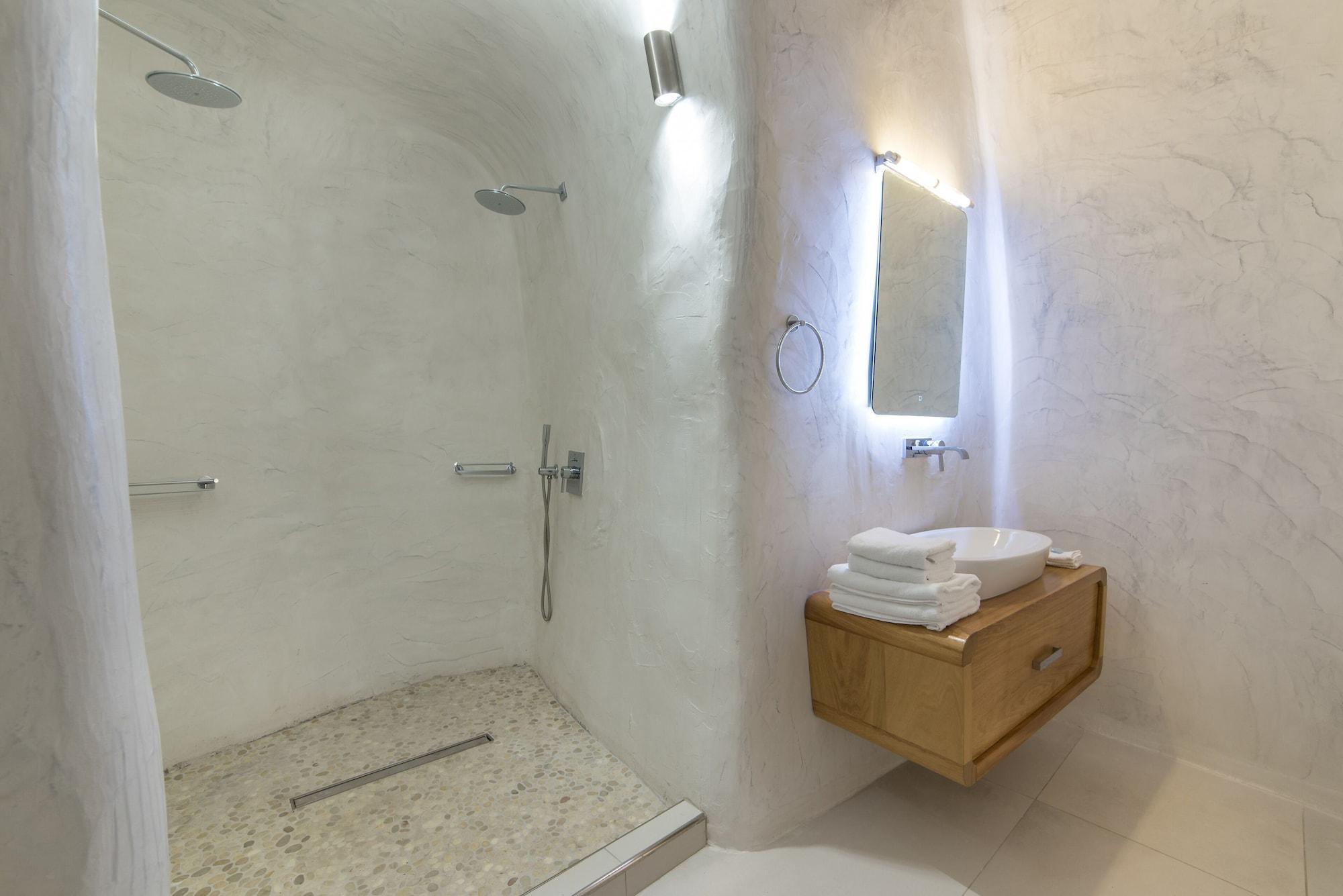 جناح سوبيريور بحوض جاكوزي، Day Dream Luxury Suites 3/4