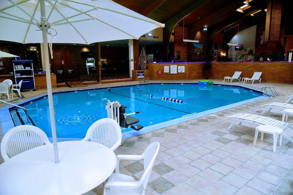 Douglas Inn Amp Conference Center 47/50