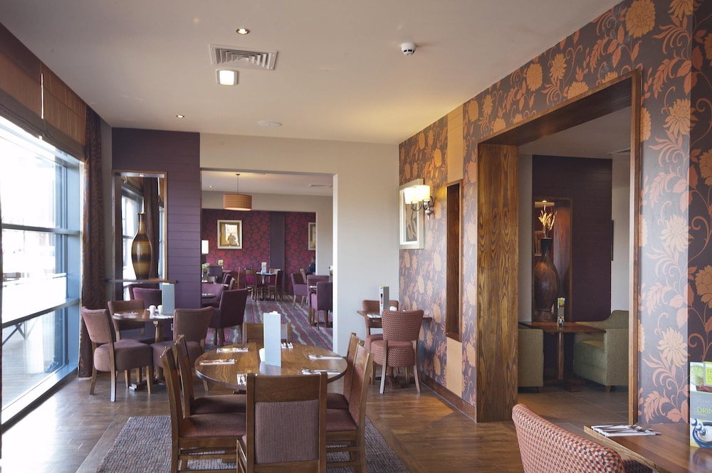 Premier Inn Edinburgh Park (The Gyle) 33/54