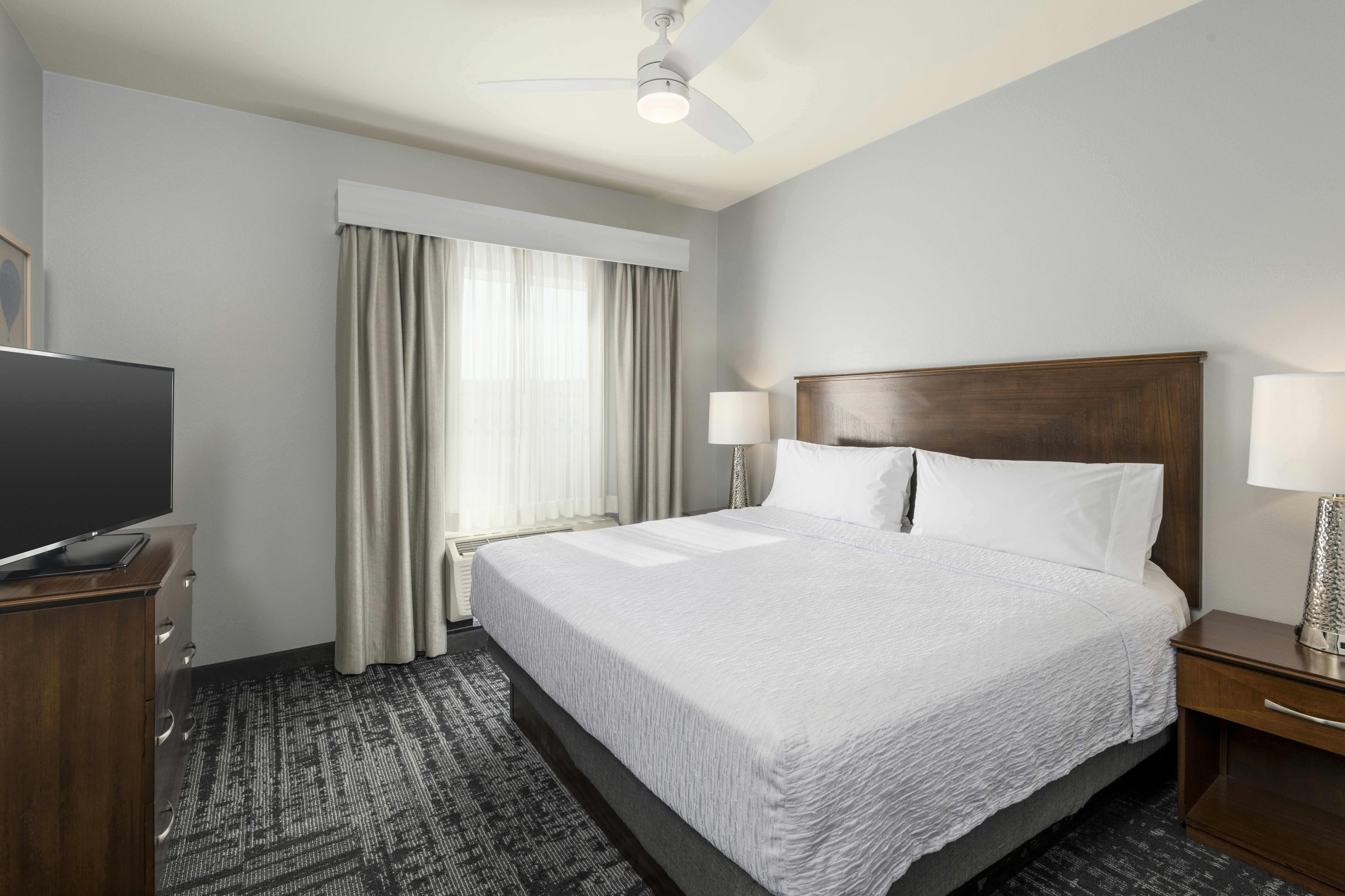 1 BEDROOM, SUITE, KING BED