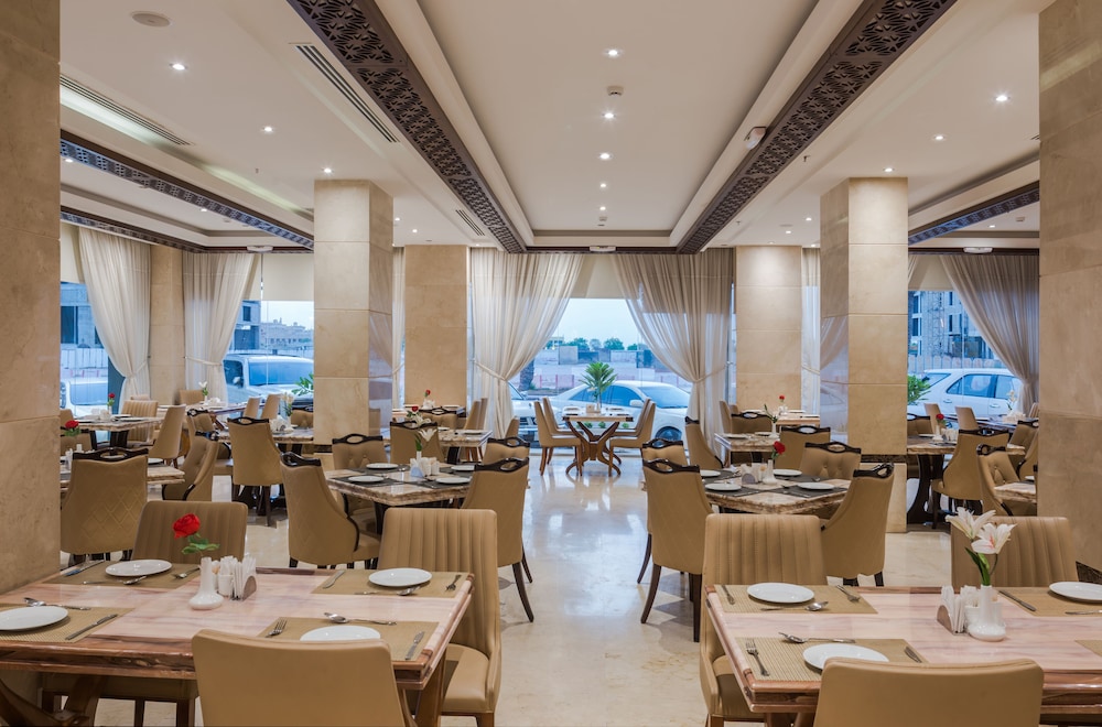 فندق نافيتي ورويك الخبر(Naviti Warwick Al Khobar Hotel) 35/39