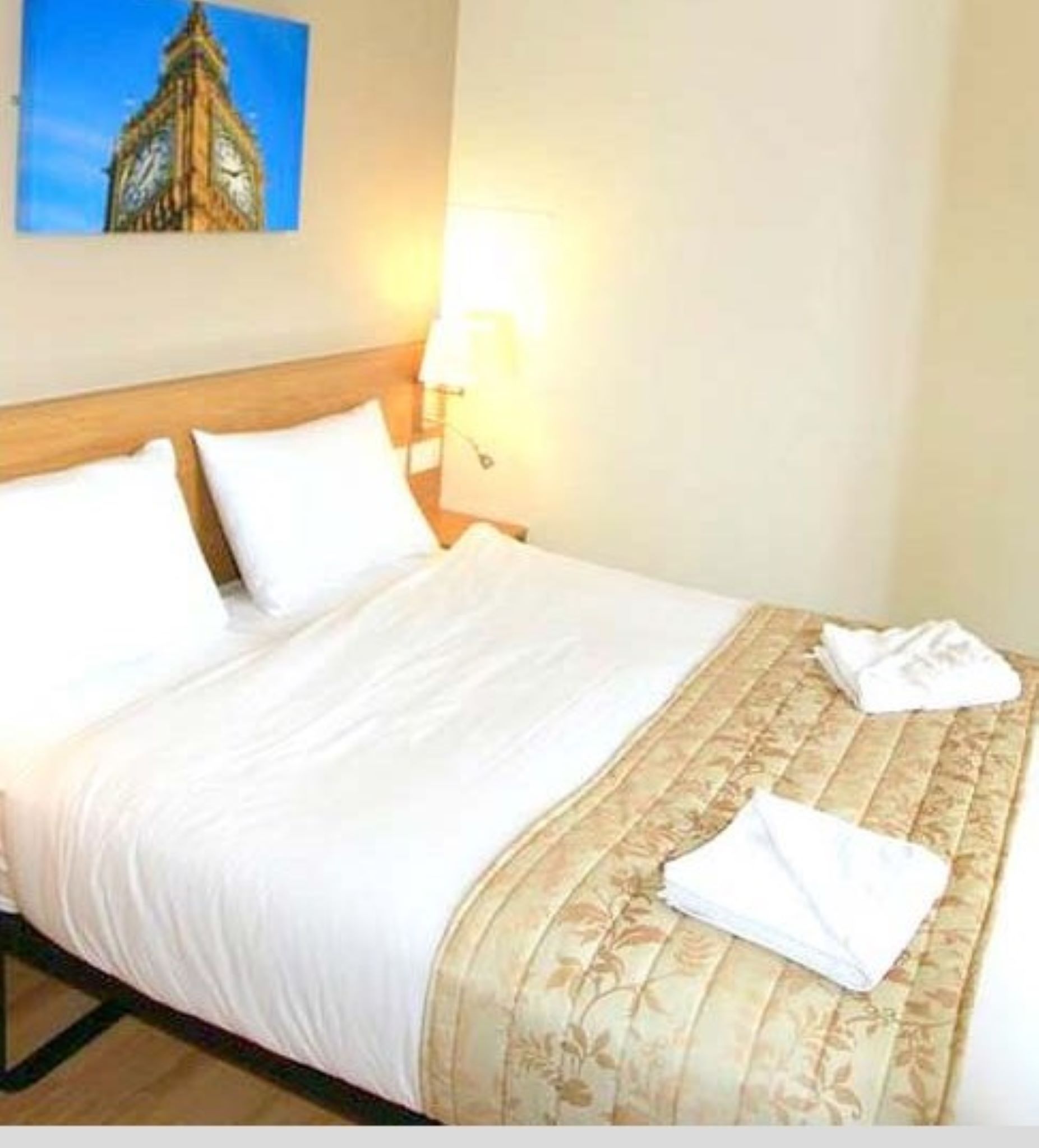 Double room (no window, private bathroom)