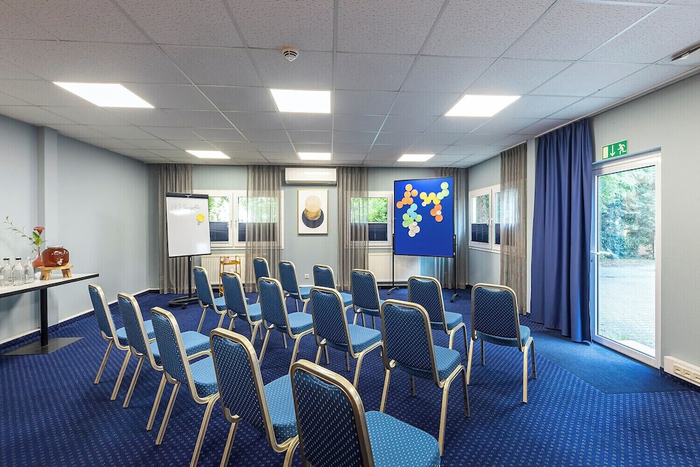 ACHAT Hotel Dresden Elbufer 66/71