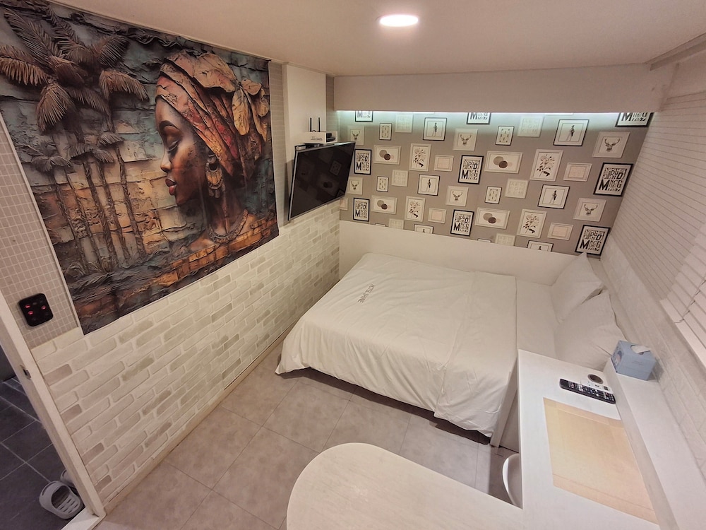 Shine Hotel 25/49
