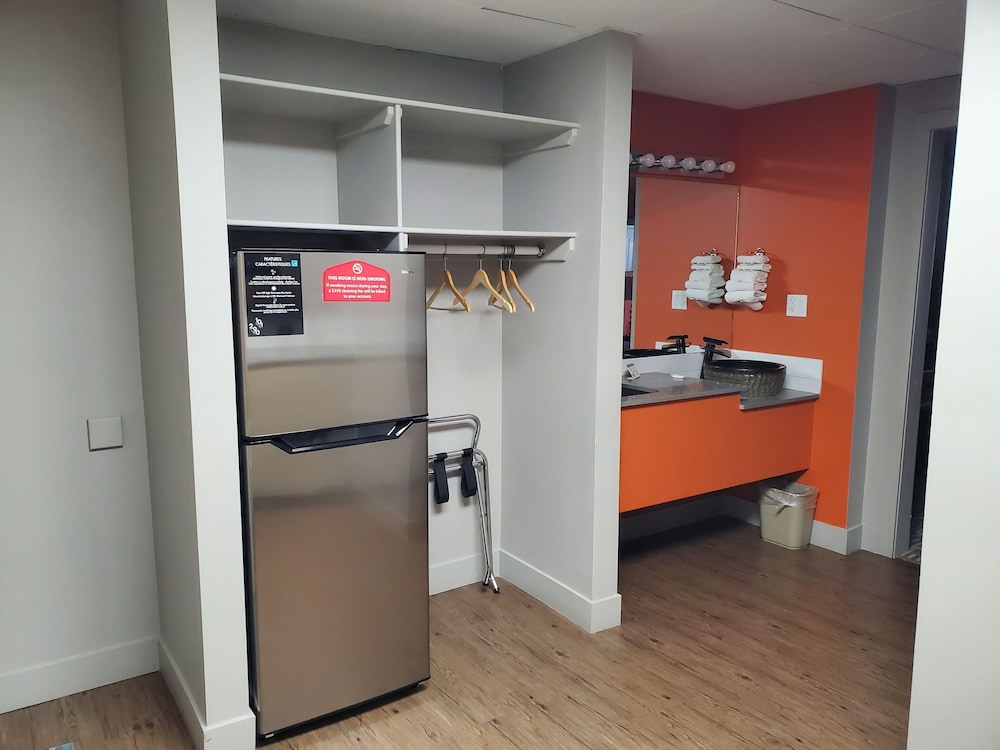 Ramada by Wyndham Medicine Hat 10/75