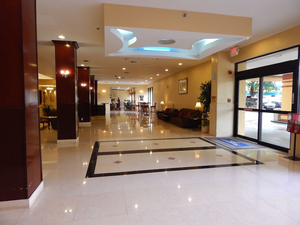 North Miami Beach Gardens Inn & Suites 17/42
