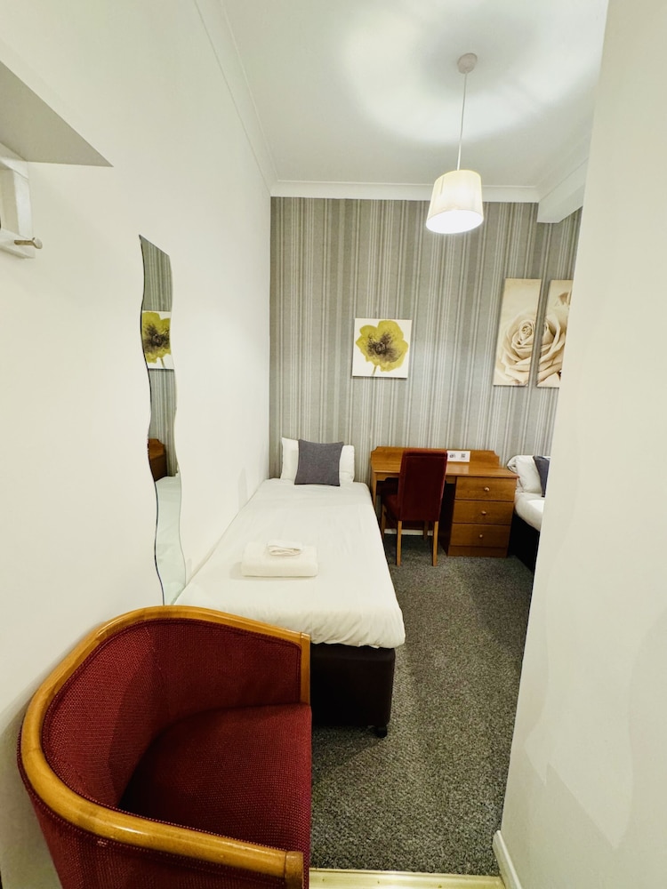 Carlton Court Hotel Eastbourne 25/49