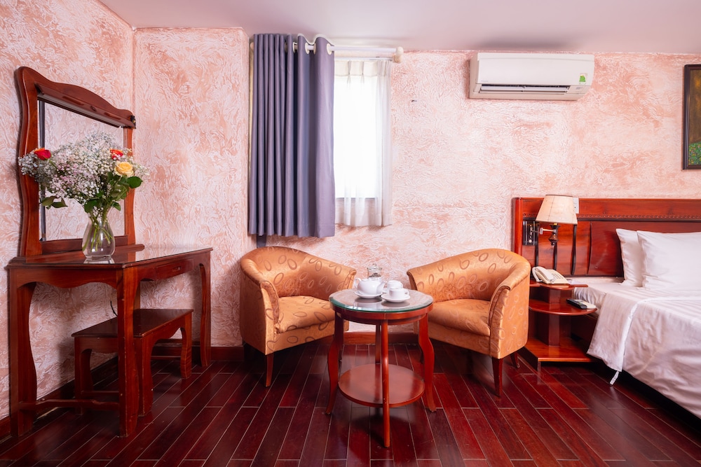 Duc Vuong Hotel 70/86