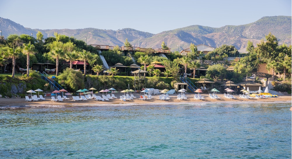 Merit Crystal Cove Hotel Casino & Spa 37/48