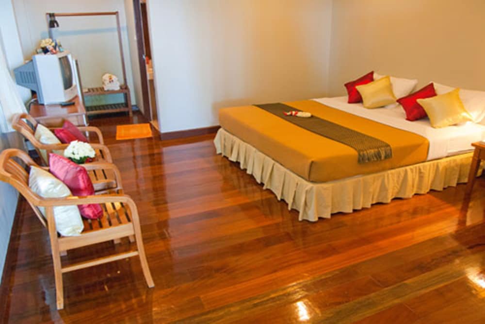 Baan Klang Aow Beach Resort 26/66