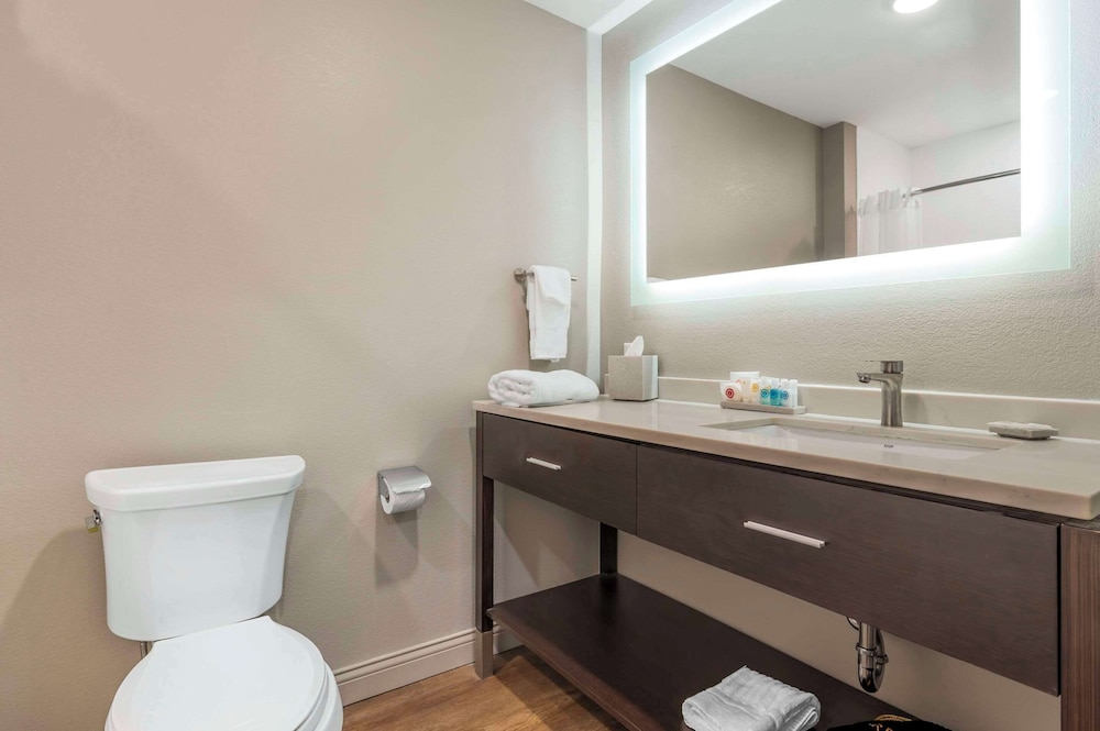 Comfort Inn & Suites Clarksville - Louisville North 60/69