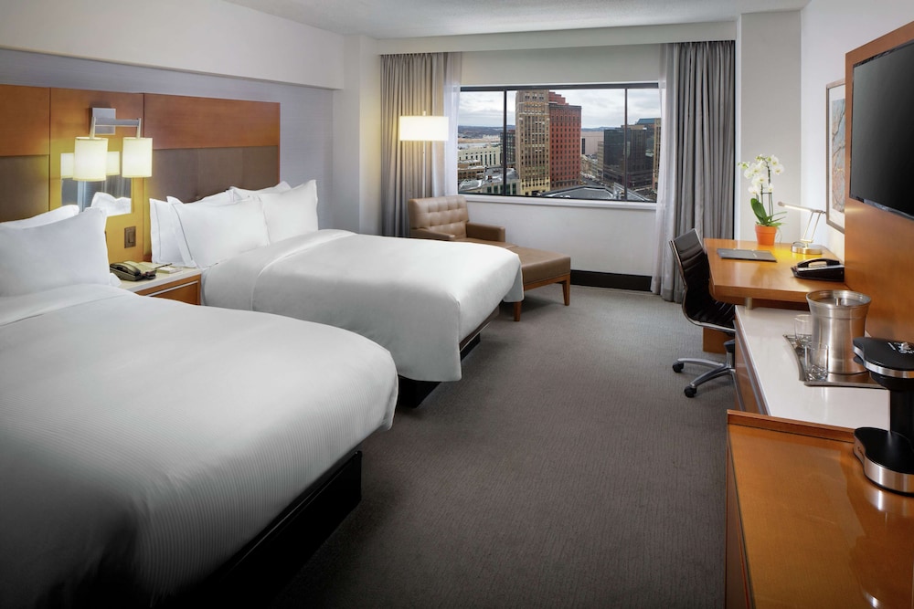 Hilton Albany 18/80